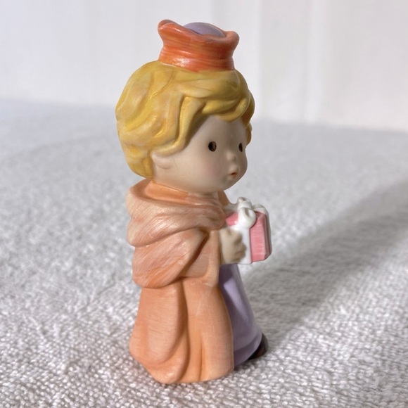 Vintage 1986 Avon Heavenly Blessings Nativity Collection Ceramic Figurine - Picture 4 of 13